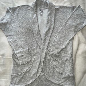 Athleta Girl | Wrap 'N Roll Sweatshirt 2.0 in Gray | Size M (8-10)